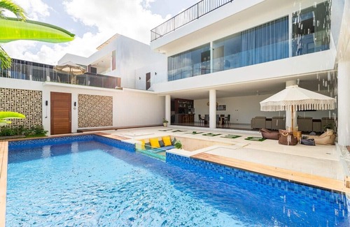 Kutuh Villa | 4BR Dream Villa 5 Min to Pandawa & Melasti Beach With Movie Room and TableTennis