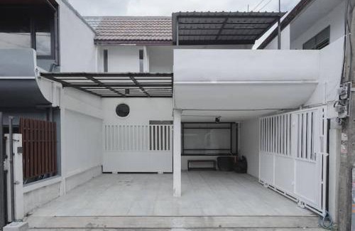 Chom Phon House | 4BR entire house next to Skytrain BTS and Subway MRT Chatuchak