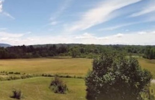Bucksport House | 4Br Farmhouse @The Narramissic Manor with Sunrise views of Great Pond Mountain
