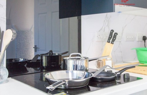 St Helens House | 4BR for Contractors & Families