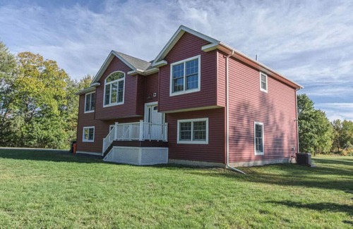 Highland House | 4BR Highland Home Hudson Valley Escape Near New Paltz, Views & Wedding Venues