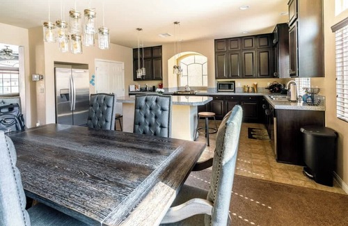 Enterprise House | 4BR Home w/Parking, Close to Everything in Vegas!