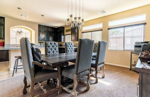 Enterprise House | 4BR Home w/Parking, Close to Everything in Vegas!