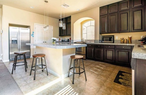 Enterprise House | 4BR Home w/Parking, Close to Everything in Vegas!