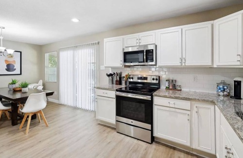 Dallas House | 4BR Home with Pool in Dallas