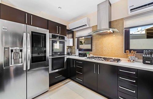 Santa Cruz House | 4BR HOME WITH PRIVATE POOL AND BBQ!