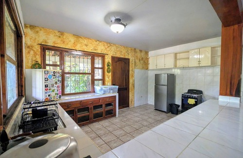 Copan Ruinas House | 4BR House w/Pool, BBQ area & Terrace - Near Central Park & Macaw Mountain!