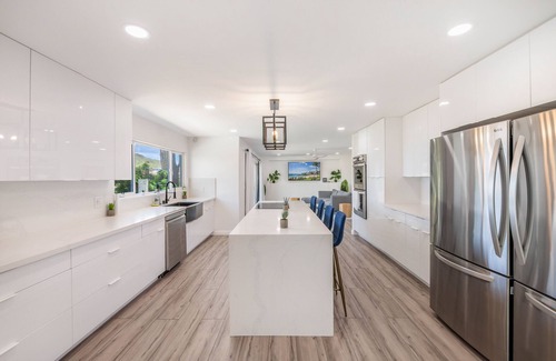 Kailua House | 4BR Kailua Ocean Views King Bed AC Pet-Friendly WiFi