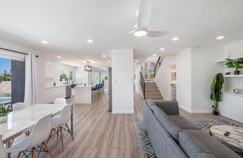 Kailua House | 4BR Kailua Ocean Views King Bed AC Pet-Friendly WiFi