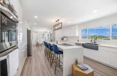 Kailua House | 4BR Kailua Ocean Views King Bed AC Pet-Friendly WiFi