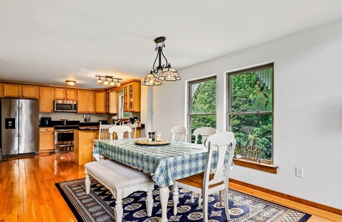 Mineral Cabin | 4BR Lake Anna Cabin with Pool, Beach, and Deck
