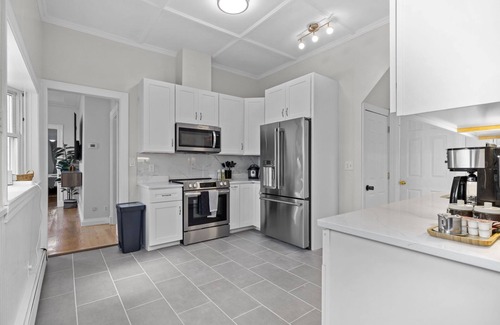East Somerville House | 4BR Lux House near Harvard/MIT + Free Parking + BBQ + Fire Pit
