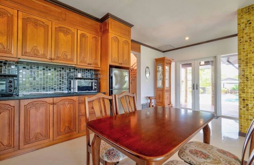 Pattaya Villa | 4BR Luxury Houseboat Villa near Beach in Pattaya