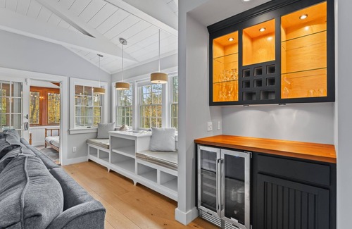 East Haven  Rutland County House | 4BR Luxury Retreat Year-Round Escape Near Pico, Killington and Mountain Top Inn!