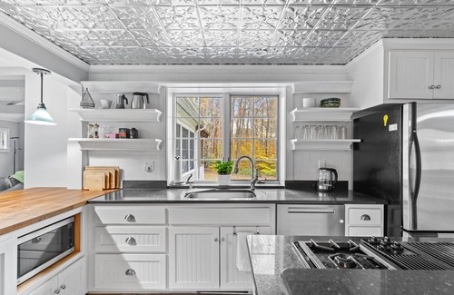 East Haven  Rutland County House | 4BR Luxury Retreat Year-Round Escape Near Pico, Killington and Mountain Top Inn!