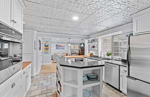 East Haven  Rutland County House | 4BR Luxury Retreat Year-Round Escape Near Pico, Killington and Mountain Top Inn!