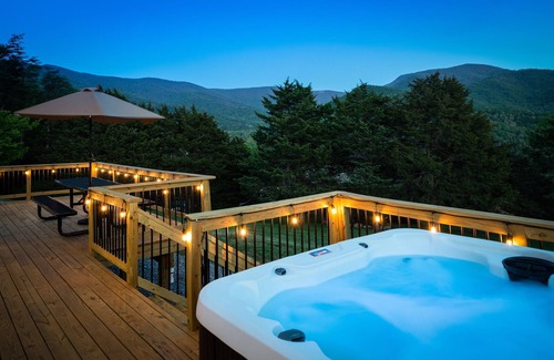 Luray Cottage | 4BR! Mountain View! Hot Tub! Fire Pit. Games. King beds. Sleep 8! Near SNP.