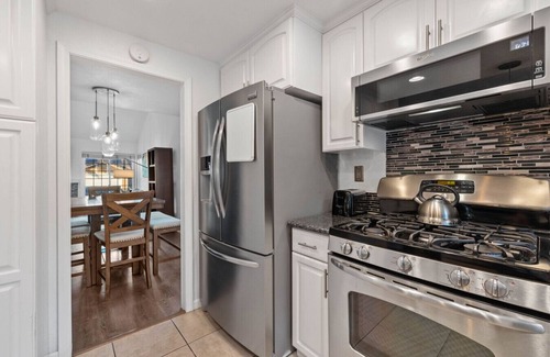 Bonita House | 4BR Oasis with Spa in Bay Terraces