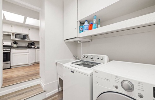 Fletcher Hills House | 4BR Pool and Fast WiFi Fifteen Min to SD