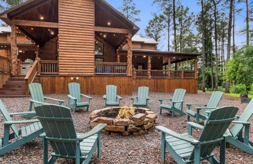 Broken Bow Cabin | 4br Prvt heated Pool & Games Sleeps 22