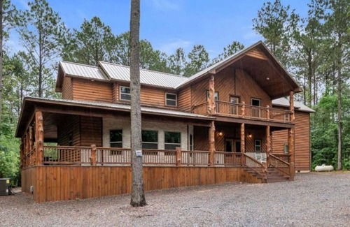 Broken Bow Cabin | 4br Prvt heated Pool & Games Sleeps 22
