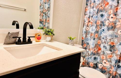 McNeil Villa | 4BR Retreat 15m Downtown and The Domain