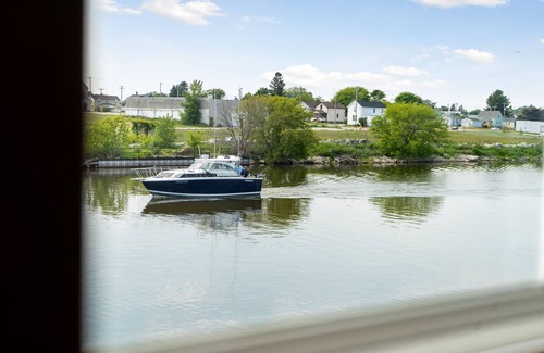 Two Rivers House | 4BR River Retreat: Beach, Boat, Sunsets, Wildlife, Spacious & Serene Escape
