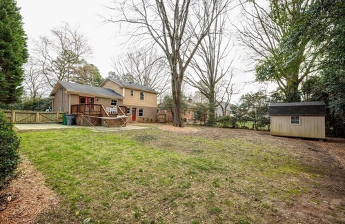 Beverly Woods House | 4bR SouthPark Wooded Escape, Shopping and Dining