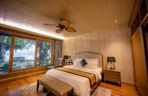Thuan An Villa | 4br Villa River Deck, Pool, Bbq & Garden