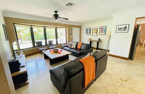 Coral Ridge Isles House | 4BR Waterfront Pool, Dock & Ocean Access. Fort Lauderdale close to Miami