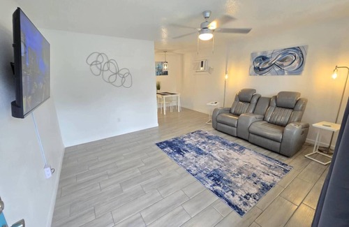 Bearss Plaza House | 4k TV's, Soft Mattress, Remodeled, Moffitt, USF