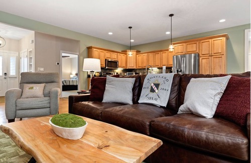 Nellysford House | 4min to Ski! HotTub PoolTable Game/MovieRoom Grill