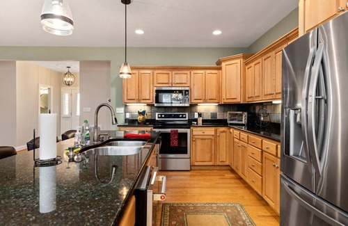 Nellysford House | 4min to Ski! HotTub PoolTable Game/MovieRoom Grill