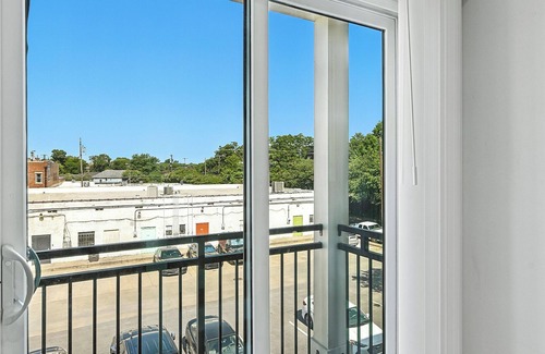 Oak Cliff House | 4story Townhome w/Rooftop View at Bishop Arts 10 min from Downtown Dallas