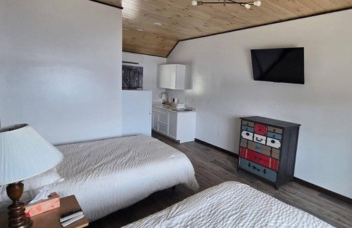 Eagle Bay Hotel | 4th Lake Front Beachside Motel room at Eagle Bay Village