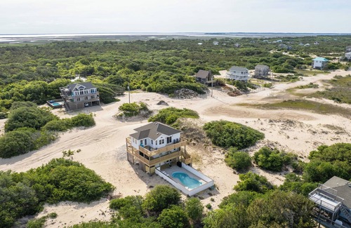 Corolla House | 4x1621, Blue Moon- Oceanside, Pool, wild horses!
