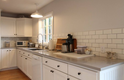 Sebastopol House | 5,000 sq ft West County Sonoma home with pool, pickle ball court and gardens