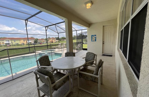 Briargrove House | 5/4 Pool Home With THREE Master Suites In Coveted Windwood Bay Community