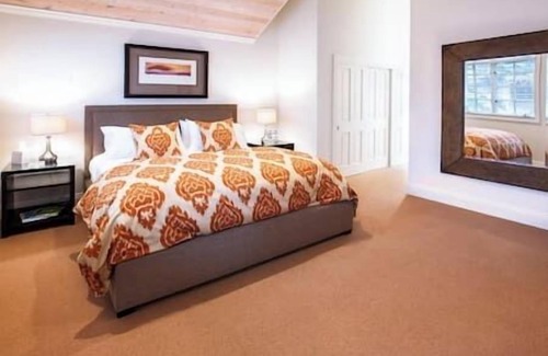 Aspen House | 5/6.5 Stunning Single Home in Aspen to Gondola