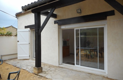 Sarlat-la-Caneda Cottage | 5/7 person gîte in Sarlat. Heated swimming pool. Wifi. Nature.