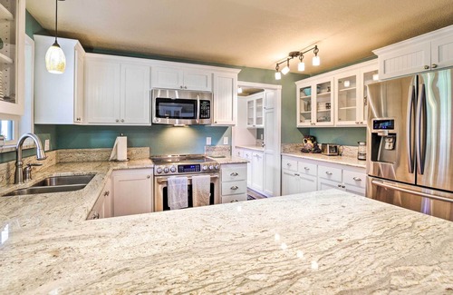 Thurston House | 5-Acre Getaway w/ Mtn View ~ 14 Mi to Eugene!