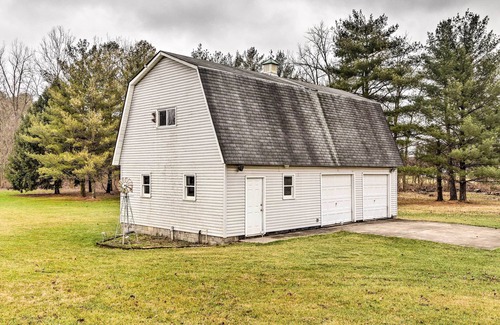 Pickerington Cottage | 5-acre Vacation Home w/Woods & Hiking Ground