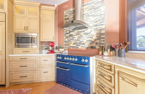 Sebastopol Villa | 5 Acre Villa Retreat w/Vineyard, Pool, & Spa