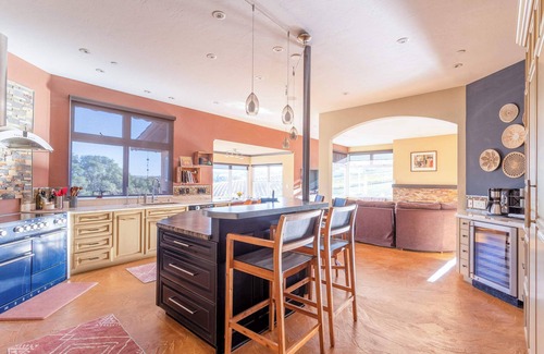 Sebastopol Villa | 5 Acre Villa Retreat w/Vineyard, Pool, & Spa