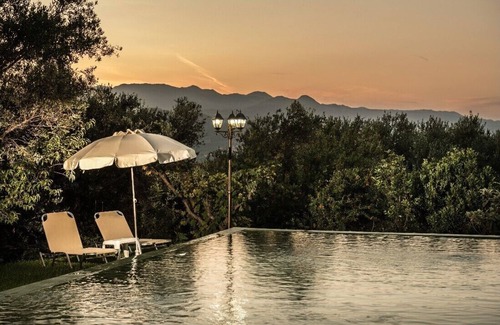 Darmarochori Villa | 5 bd property, comfortable, amazing view, pool