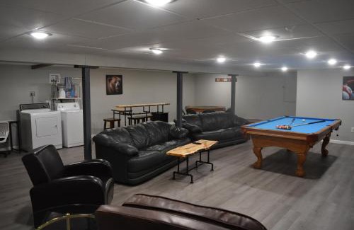 Lake Harmony Estates House | 5 Bdr Cabin Game rm Large Deck Fireplace FireTable