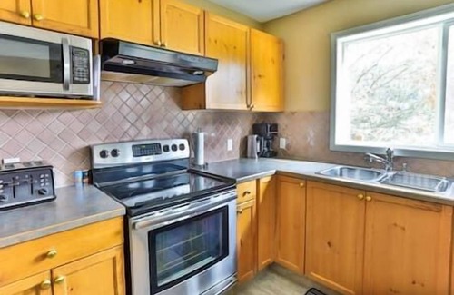 East Kootenay Condo | 5 BDR Condo/Multiple Patios/Superb Location