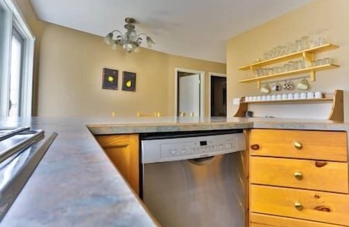 East Kootenay Condo | 5 BDR Condo/Multiple Patios/Superb Location