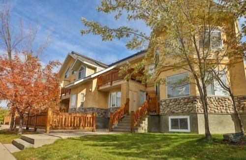 East Kootenay Condo | 5 BDR Condo/Multiple Patios/Superb Location