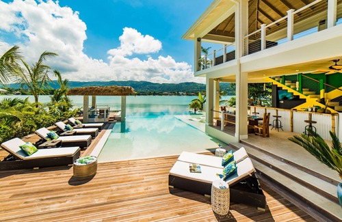 Montego Bay Villa | 5 BDR LUX MODERN BEACHFRONT VILLA PRIVATE INFINITY POOL & OCEAN VIEWS STAFF
